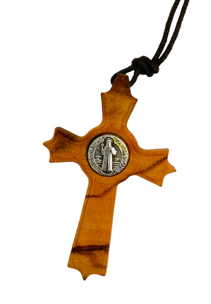 CRUCIFIJO DE SAN BENITO DE MADERA DE OLIVO CON CORDÓN PARA COLGAR